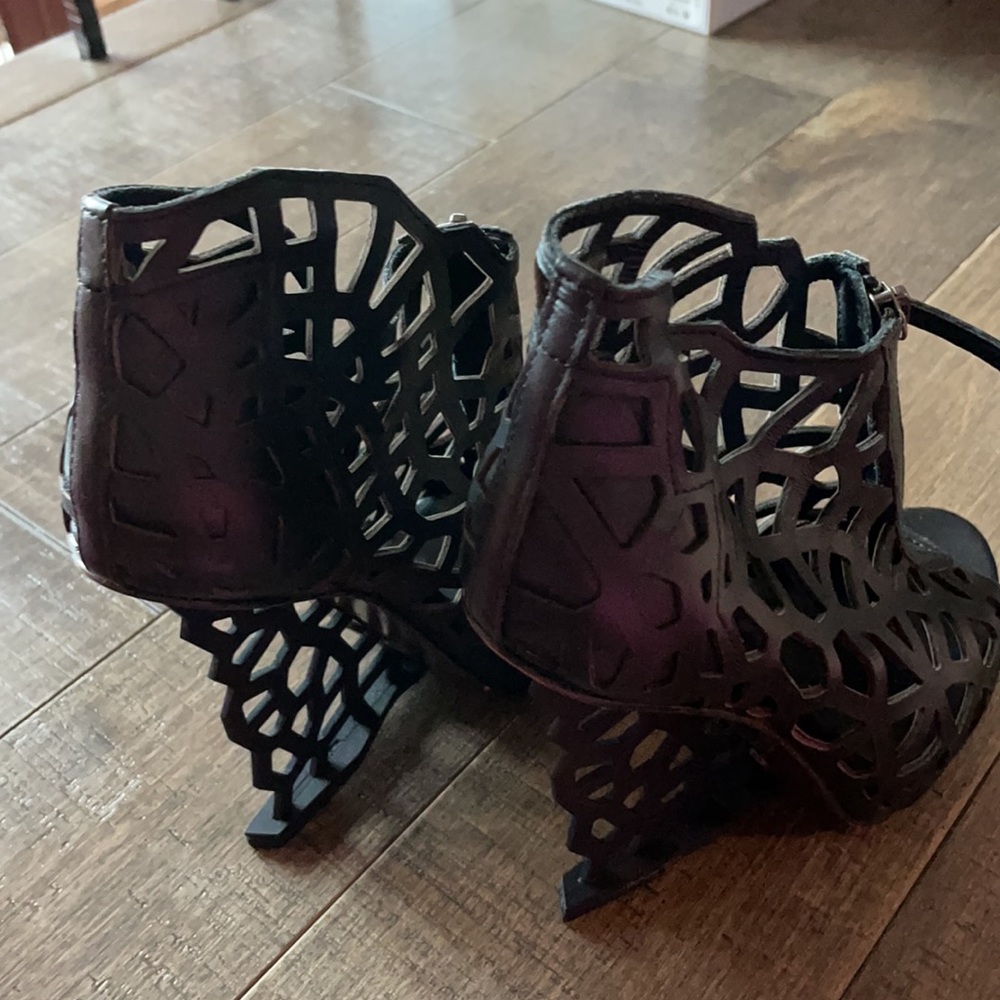 As Seen On Red Carpet, Black Web Hi Women's Heels By UNITED NUDE - Picture 4 of 8